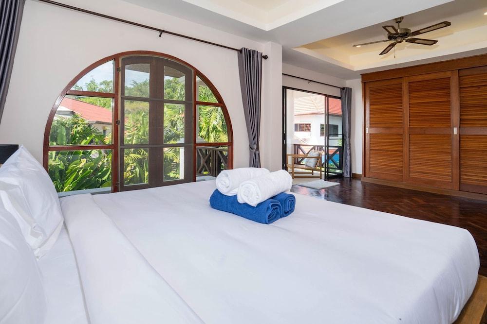 Tropical 3BR Pool Villa Amaya in Kamala - Tap to explore photos