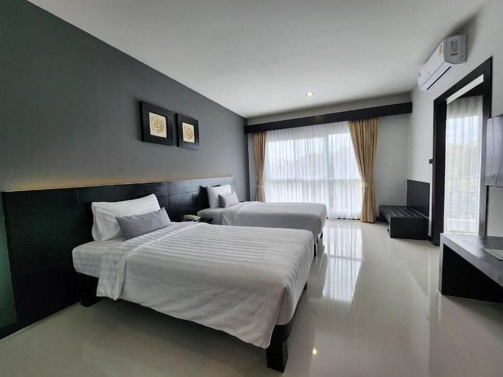 LHC HOTEL AND RESORT Room Type - Deluxe Twin Room