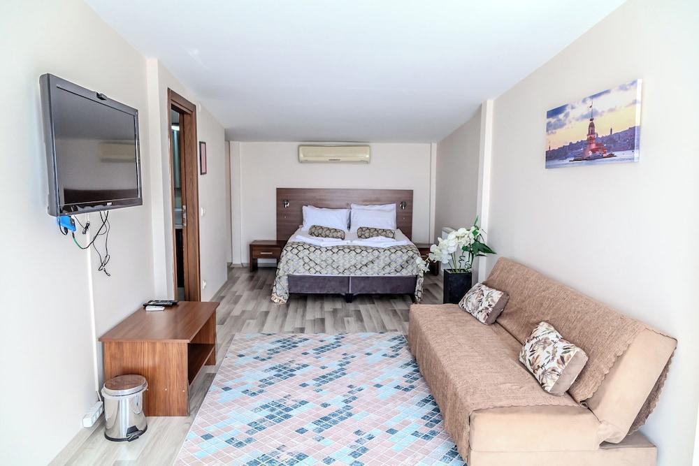 City Hall Apart Hotel Room Type - Standard Room, Balcony, Sea View