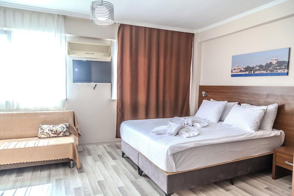 City Hall Apart Hotel Room Type - Family Studio, Partial Sea View