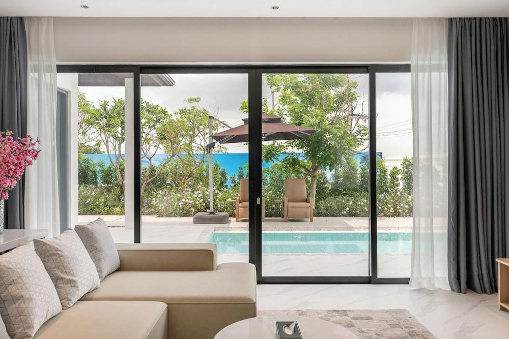 Argo Pattaya Resort and Villas - Tap to explore photos