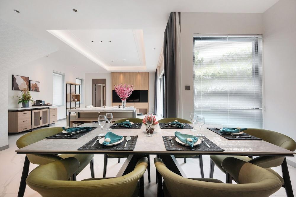 Argo Pattaya Resort and Villas Room Type - Deluxe Three-Bedroom Pool Villa With Garden (Modern Interior Upgrade)