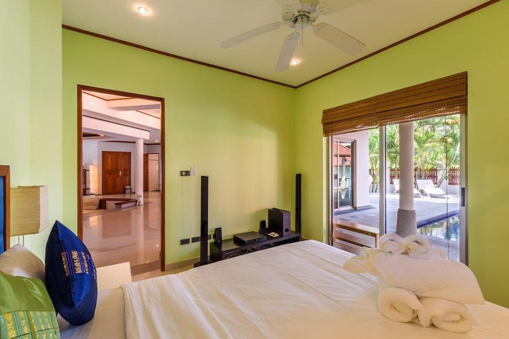 Amber Pool Villa in Rawai - Tap to explore photos