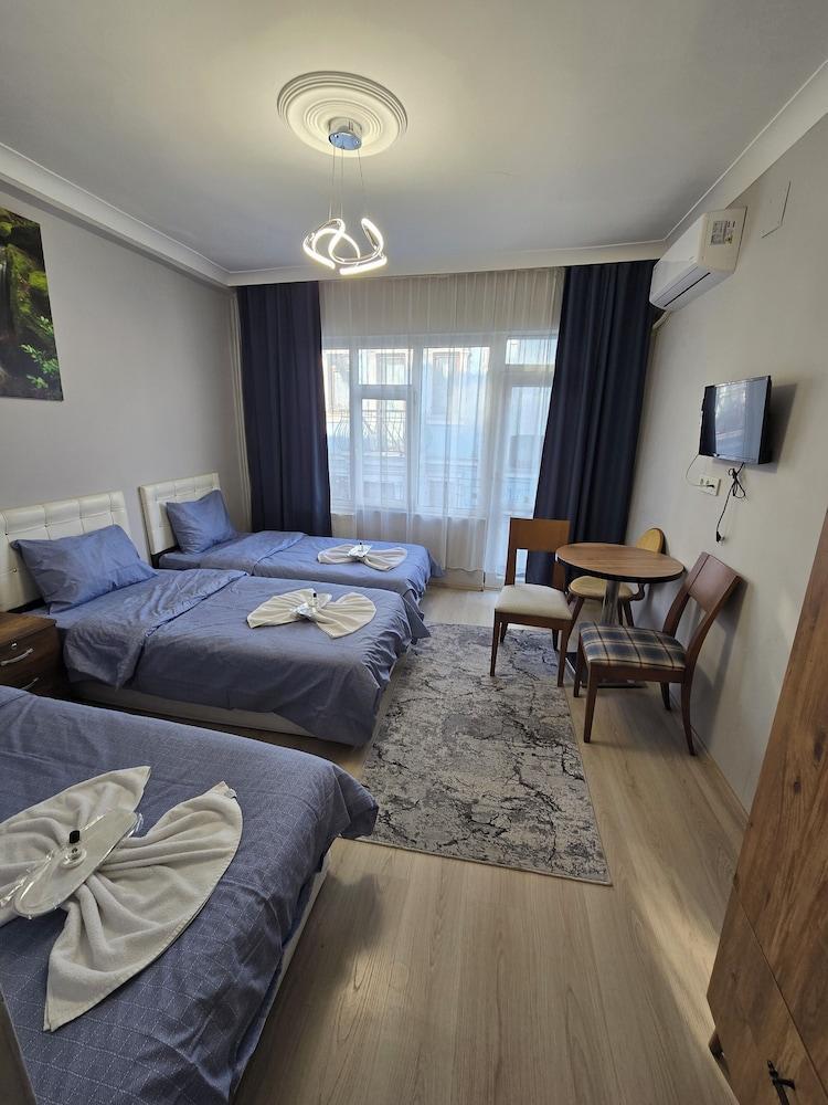 Taksim Millennium Suites Room Type - Deluxe Triple Room, Balcony