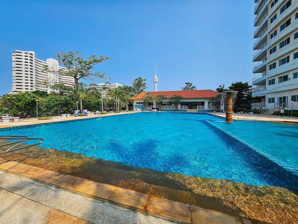 View Talay 5 - Beachfront Ocean View - High Floor & Huge Pool - Tap to explore photos