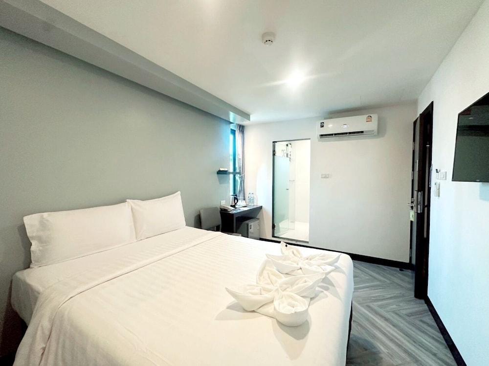 14 Sathorn hotel Room Type - Superior Double Room (Building B)
