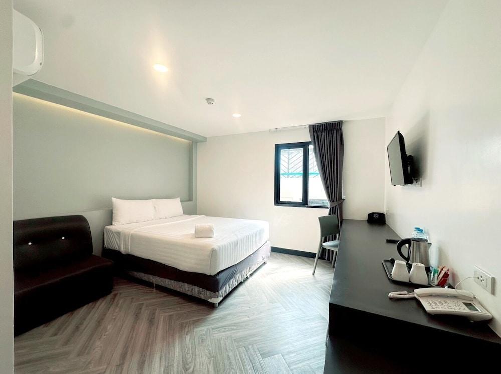 14 Sathorn hotel - Tap to explore photos