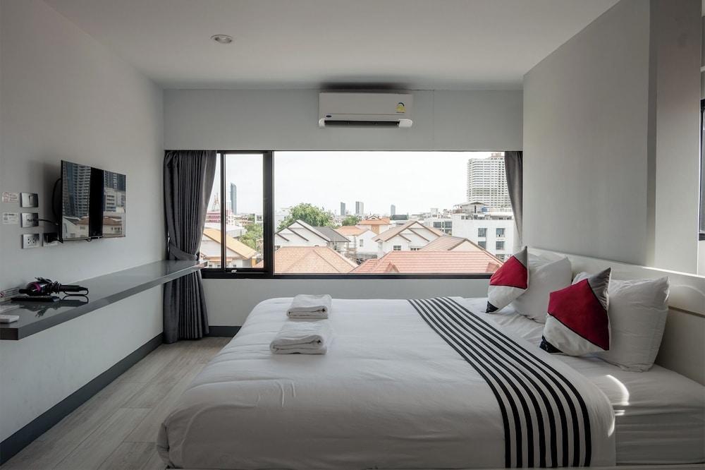 Area Place Hotel Room Type - Deluxe Room, 1 King Bed with Sofa bed, Private Bathroom, City View Area Place Hotel Room Type - Deluxe Room, 1 King Bed with Sofa bed, Private Bathroom, City View
