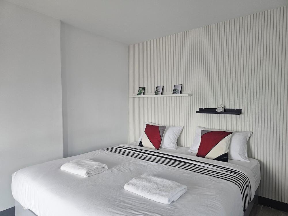 Area Place Hotel Room Type - Exclusive Room, 1 Bedroom, Private Bathroom, City View
