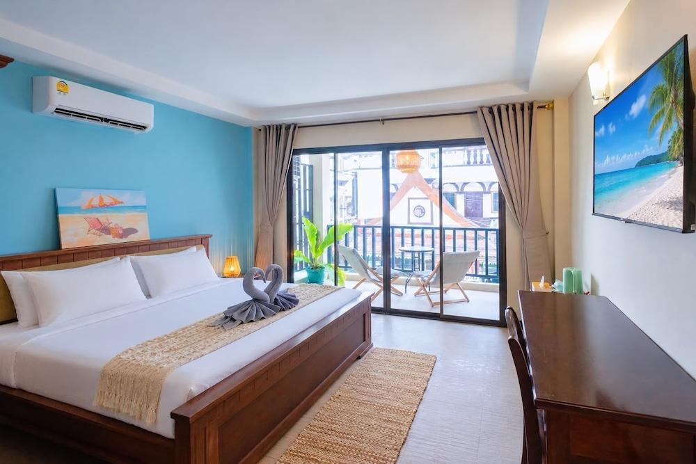 Maiiam Guesthouse Patong Room Type - Deluxe Room, Balcony, City View