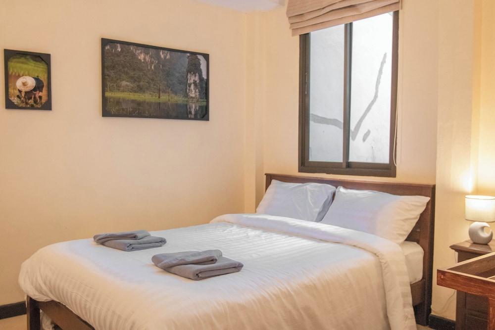 Maiiam Guesthouse Patong Room Type - Standard Double Room with Window