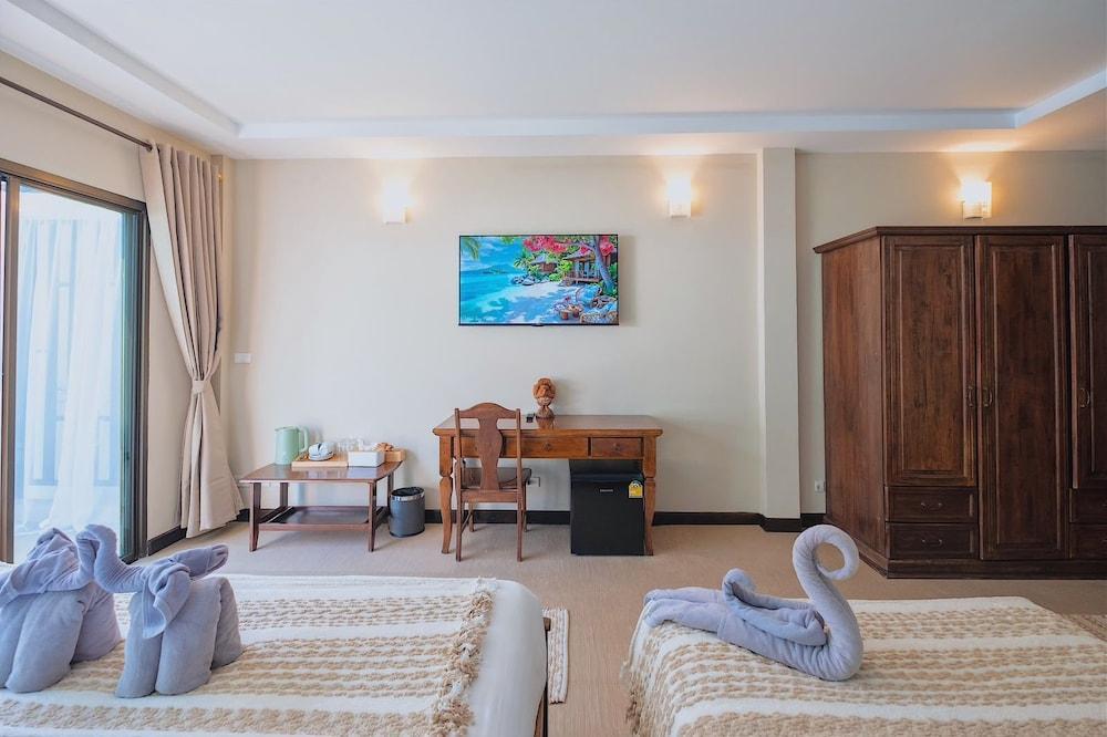 Maiiam Guesthouse Patong Room Type - Family Quadruple Room