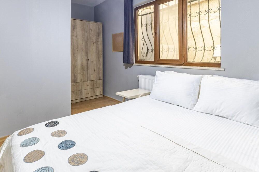 Flat With Backyard 6 min to Bostanci Show Center - Tap to explore photos