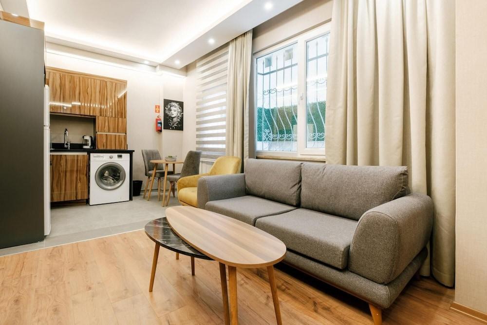 Compact Flat 8 min to Torium Mall in Beylikduzu - Tap to explore photos