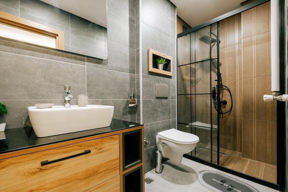Compact Flat 8 min to Torium Mall in Beylikduzu - Tap to explore photos