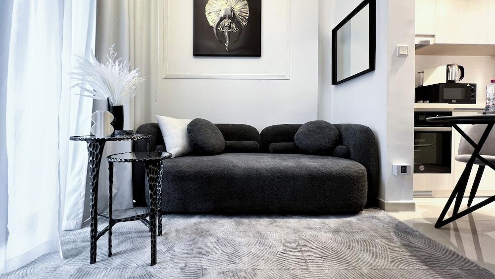 Zada Tower - Modern 1 BR Apart - Tap to explore photos