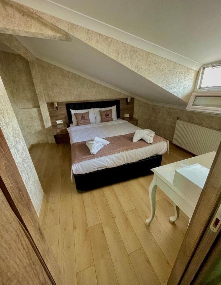 Elegance Apart Room Type - TERRACE SUIT