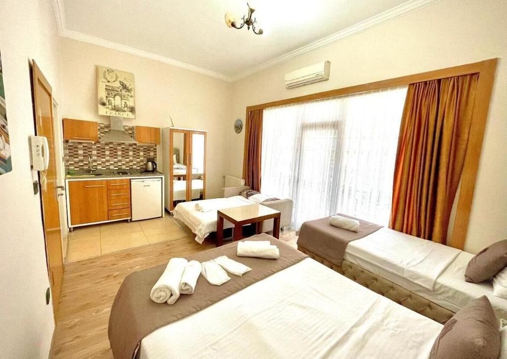 Elegance Apart Room Type - APART QUARTAPLE ROOM