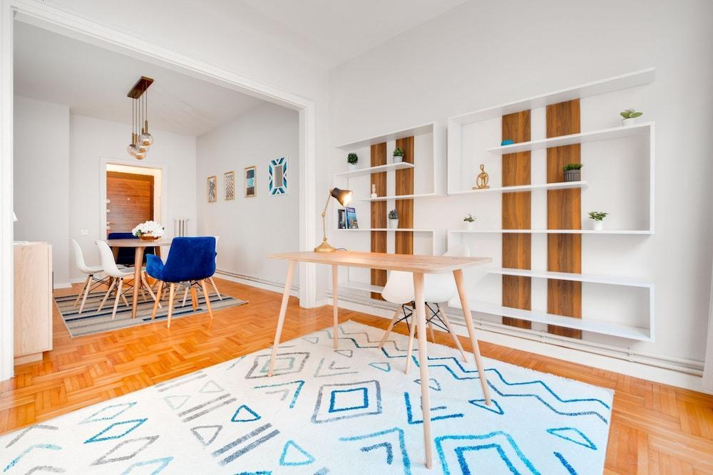 Flat With Fireplace and Balcony 7 min to Moda Pier - Tap to explore photos