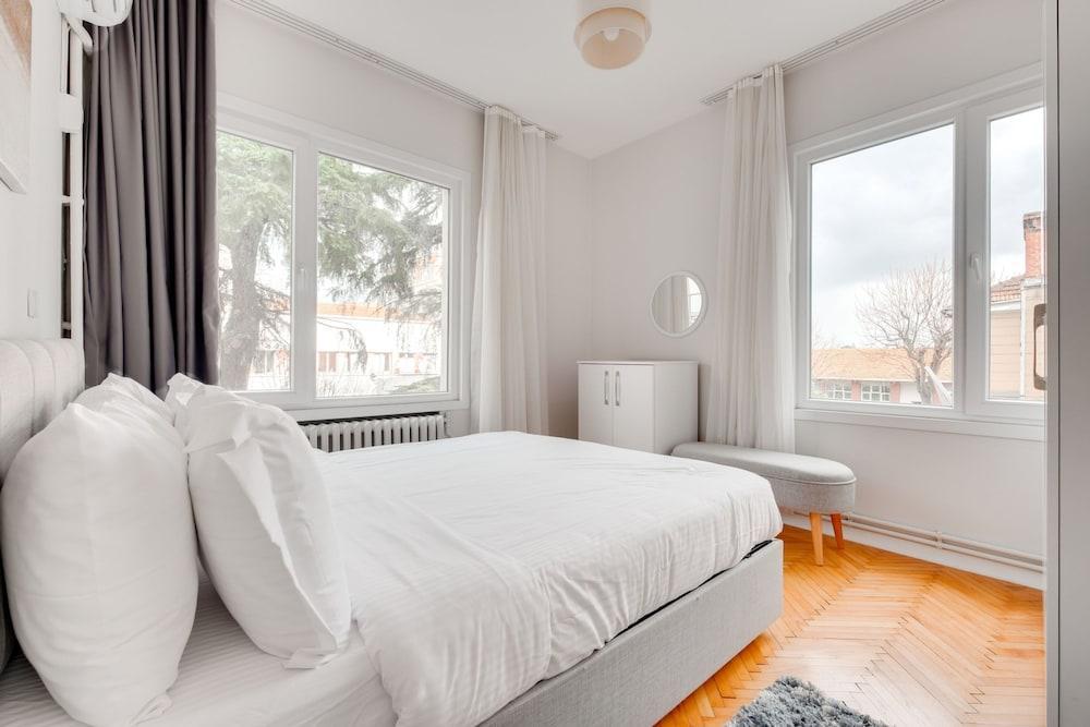 Flat With Fireplace and Balcony 7 min to Moda Pier