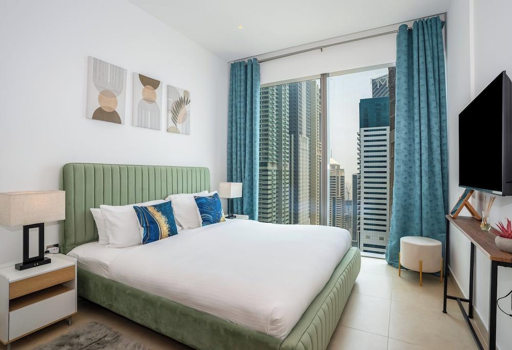 HomesGetaway- 1BR Apt in Marina Gate1