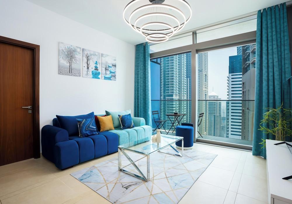 HomesGetaway- 1BR Apt in Marina Gate1 - Tap to explore photos