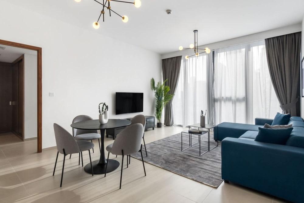 Silkhaus Modern in Downtown In Boulevard Heights