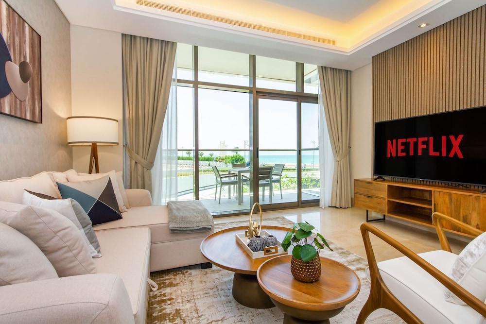 Bespoke Residences - Th8 Palm Jumeirah - Tap to explore photos