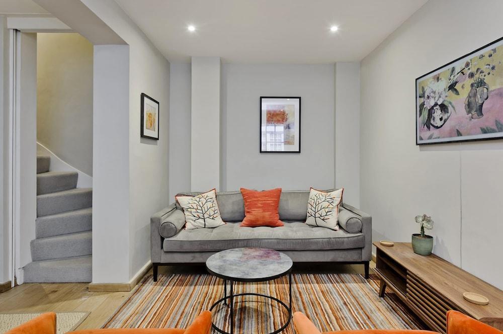 Long Stay Discounts - 2-bed Marble Arch Mews House - Tap to explore photos