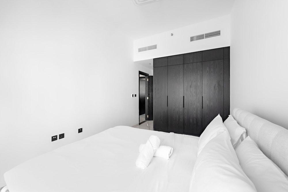 Modern 1-bedroom Apart With Pool gym and Hammam - Tap to explore photos