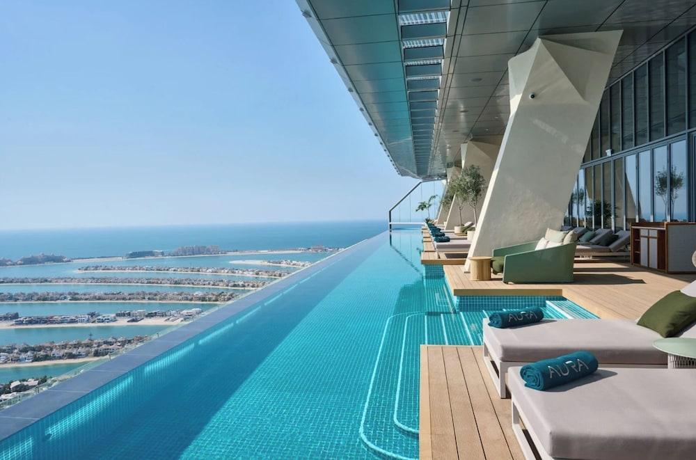 WYZ RENT|Palm Tower 1 BD Nakheel Mall High Floor - Tap to explore photos