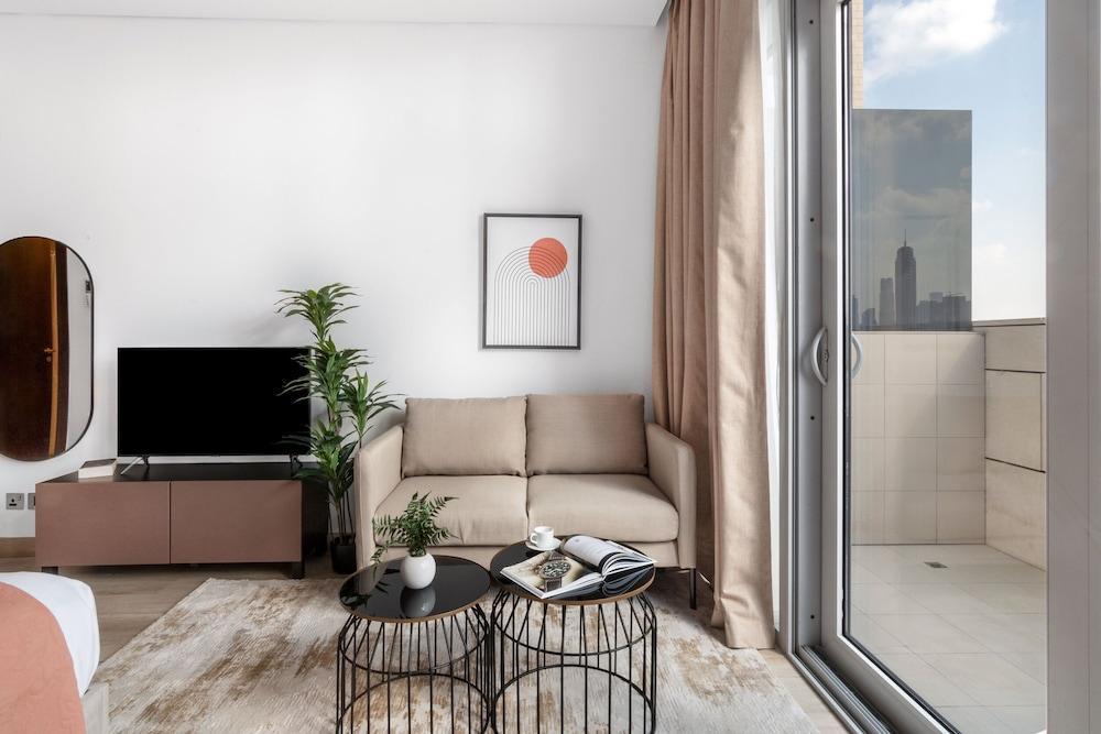 Silkhaus Cozy Studio In Difc Burj Khalifa View - Tap to explore photos