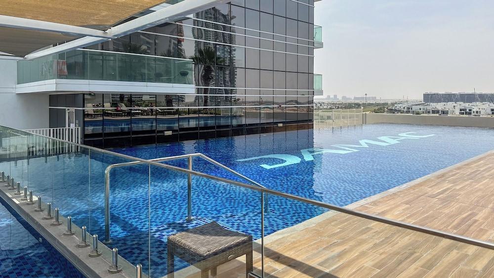 Waves - Elegant 28th Floor Studio in Carson A, Damac Hills - Tap to explore photos