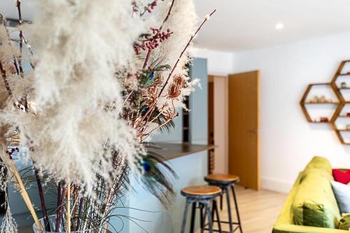 Duplex Two-bed Apartment Near Tower Bridge - Tap to explore photos