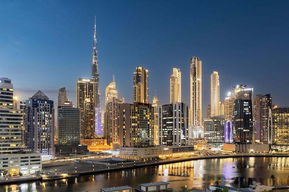 Waves - Sophisticated Studio Living in Business Bay, Dubai