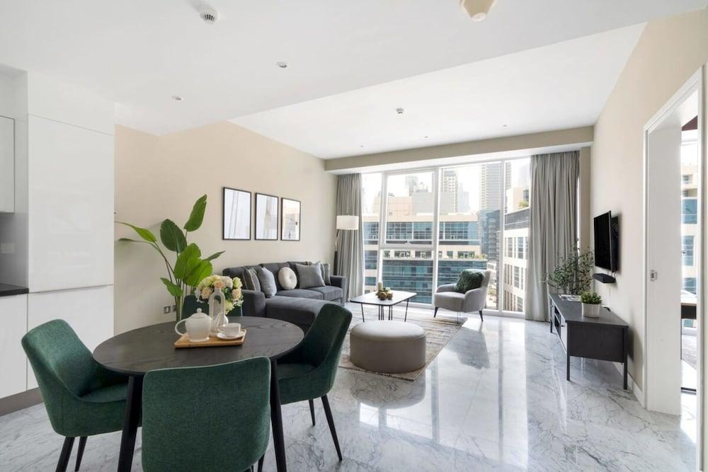 Silkhaus Stylish Modern Pad Gym Pool Access
