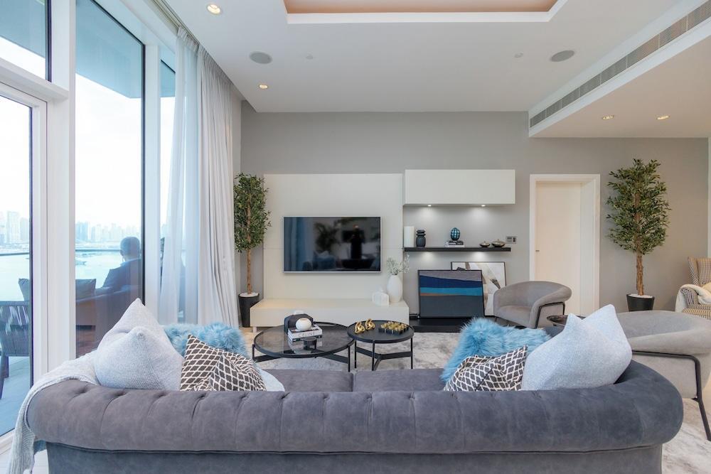 WelHome - Oceanfront Elegance 1BR Apt With Palm Sea Views - Tap to explore photos
