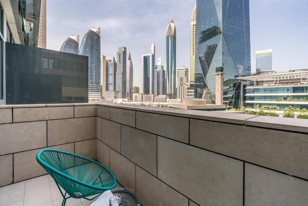 Silkhaus Burj Daman Tower Difc Studio Pool Gym - Tap to explore photos