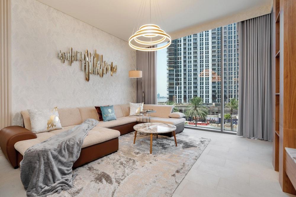 GLOBALSTAY. Creek Rise Tower 1 Elegant Apartment - Tap to explore photos