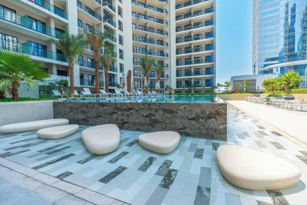1BR Retreat in Business Bay - Tap to explore photos