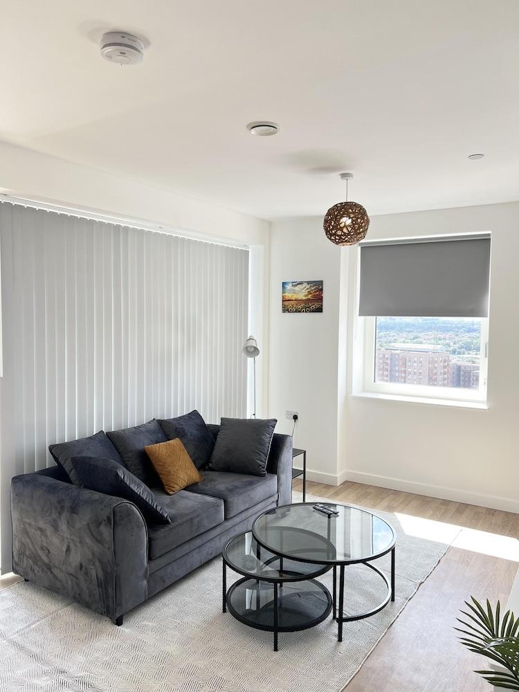 Modern, New, Amazing 2 Bed Flat in East London - Tap to explore photos