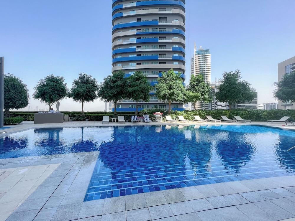 Czechin - Address Fountain Views Residencies