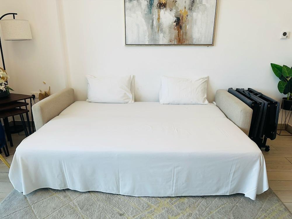 Zapbed House - YWE B10 026 - Tap to explore photos