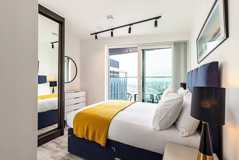 Modern North Acton Flat With City View - Tap to explore photos