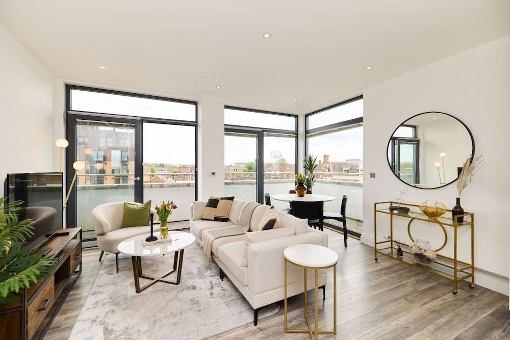 The Harlesden Wonder - Captivating 3bdr Flat - Tap to explore photos