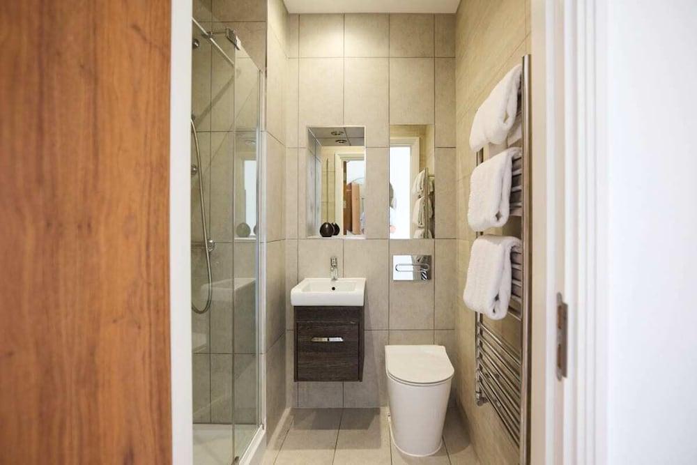 The Harlesden Wonder - Captivating 3bdr Flat - Tap to explore photos