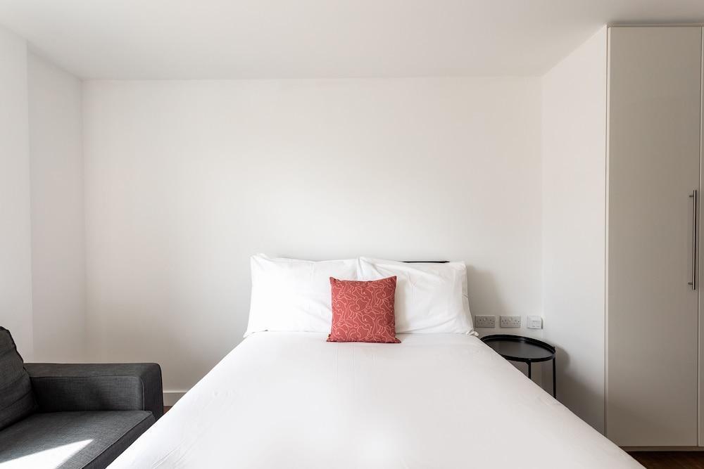 Bob W London Tower Hill  - Residences Room Type - Compact Studio