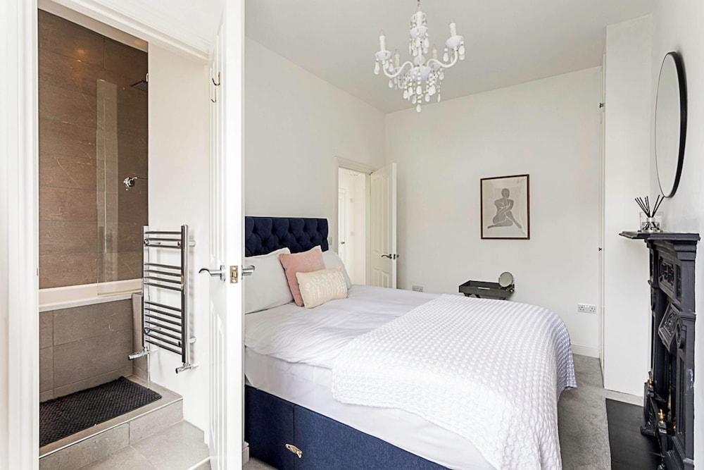 Chic 2-bed Flat in Leafy Clapham South