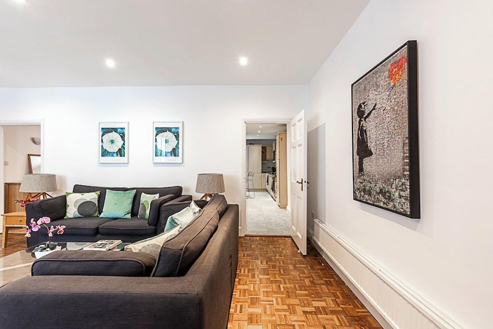 Charming Kensington Apartment - Tap to explore photos