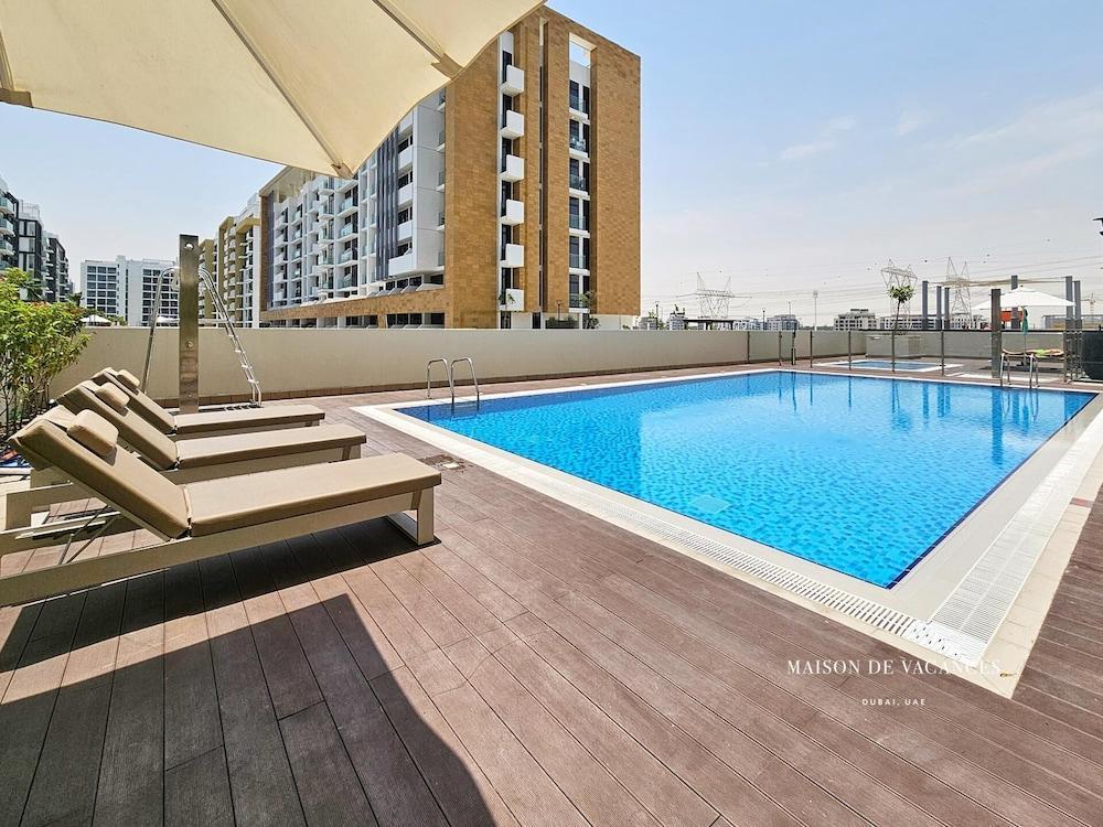 Large Balcony Studio 10 Minutes From Dubai Mall - Tap to explore photos